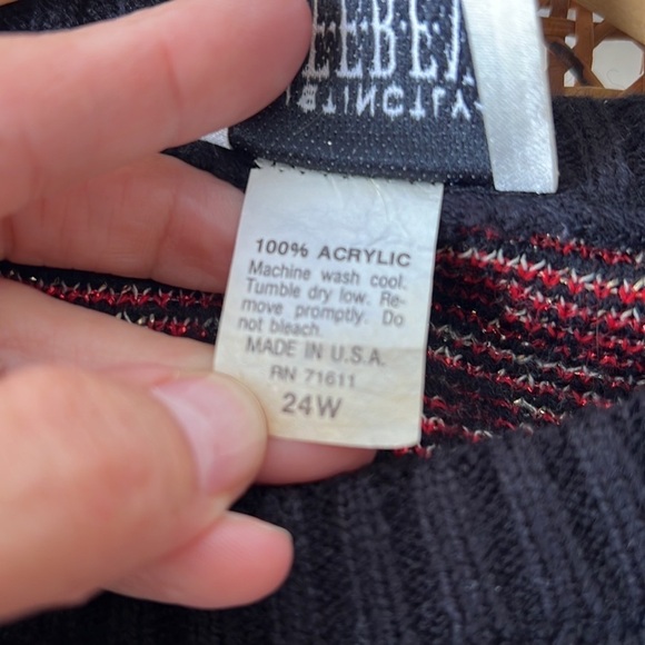 Vintage Distinctly Different Sweater - Picture 6 of 9